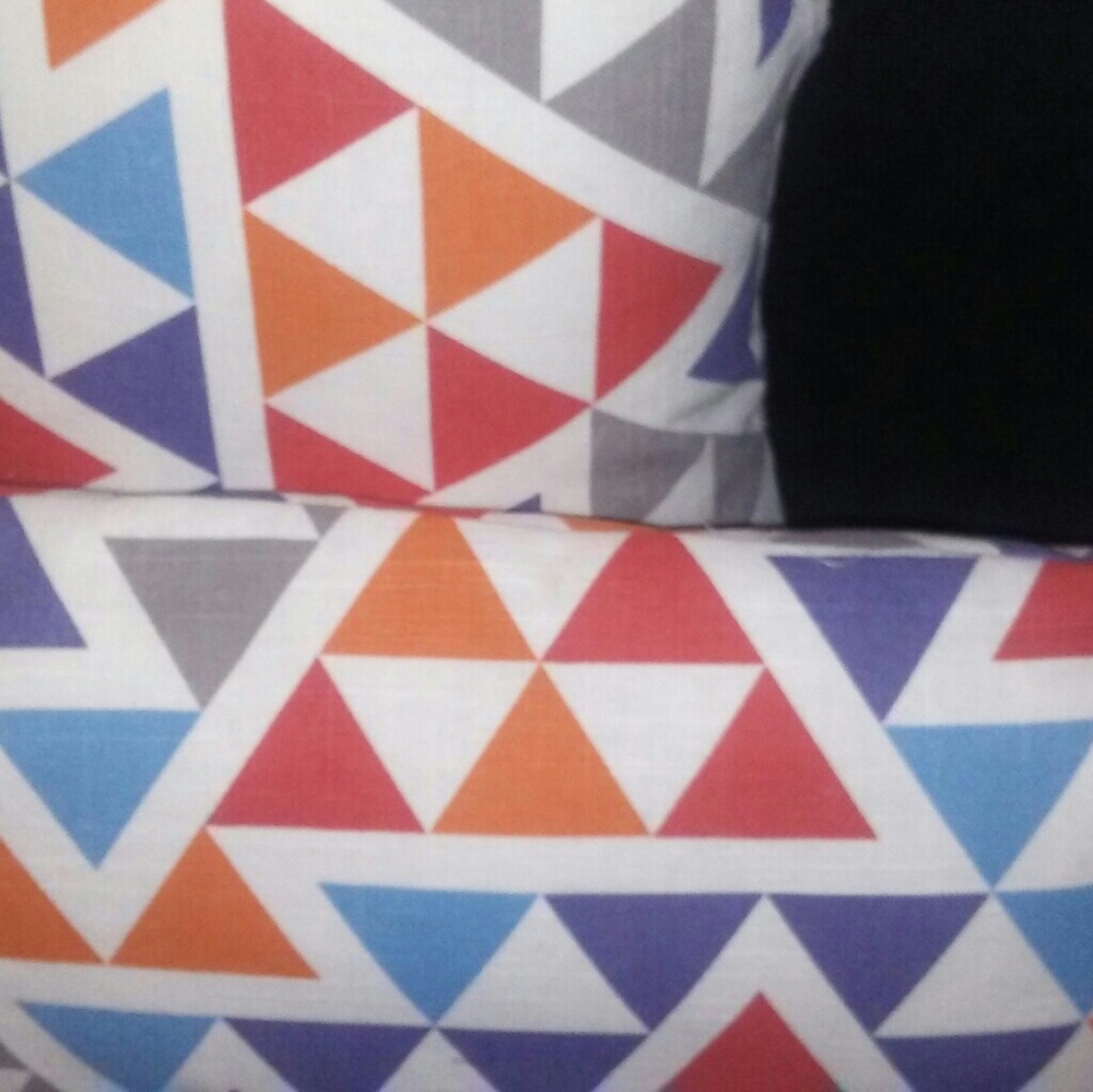 Chic throw pillows - Picture 3 of 4